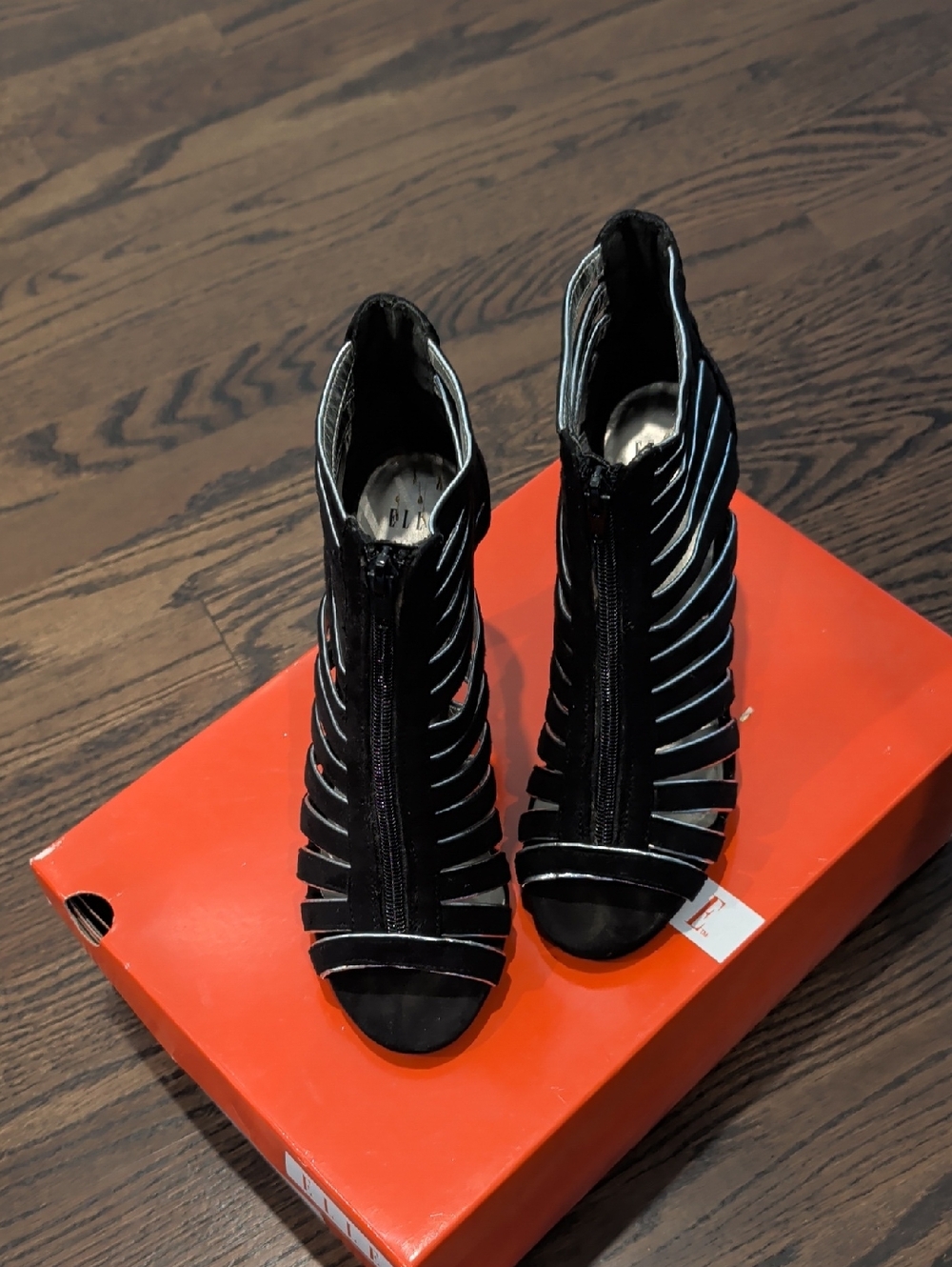 Elle Woman's Strappy Heels Bevan Black Sandals Size: 8